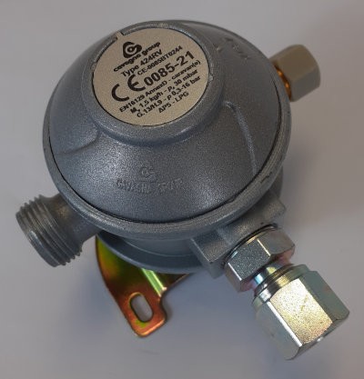 424RV Caravan LPG Gas Regulator - 8mm Angle