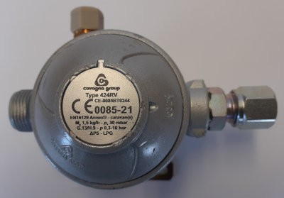 424RV Caravan LPG Gas Regulator - 8mm Straight